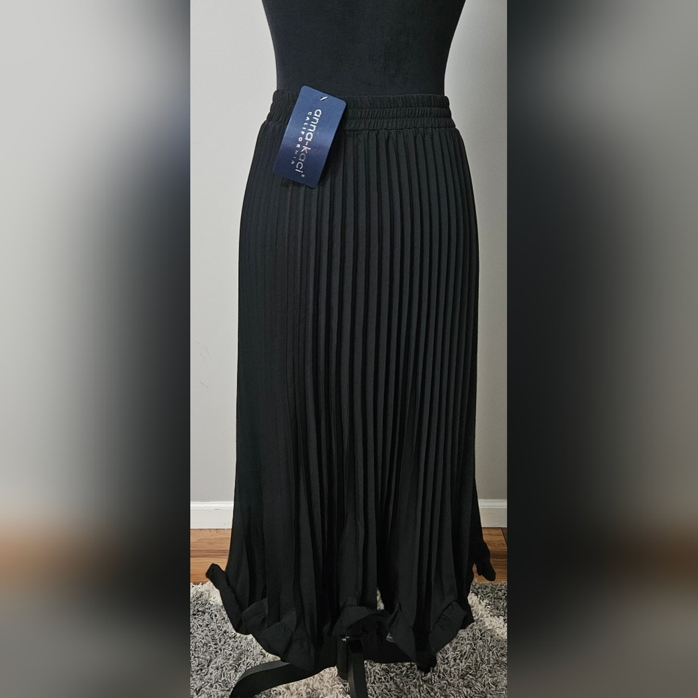 Black Pleated Asymmetrical Ruffle Hem Skirt- Size S - Picture 2 of 2